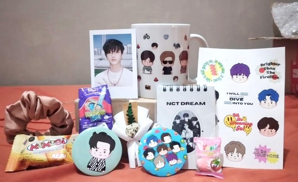 kado-untuk-wisuda-merchandise-kpop